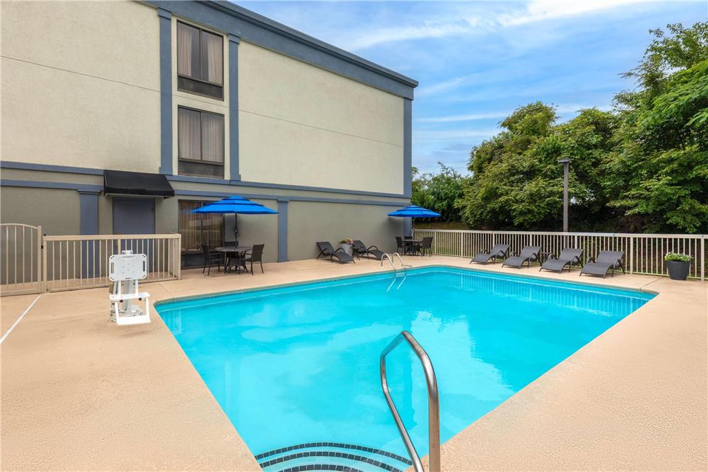 Wingate by Wyndham Greensboro Coliseum - photo 8