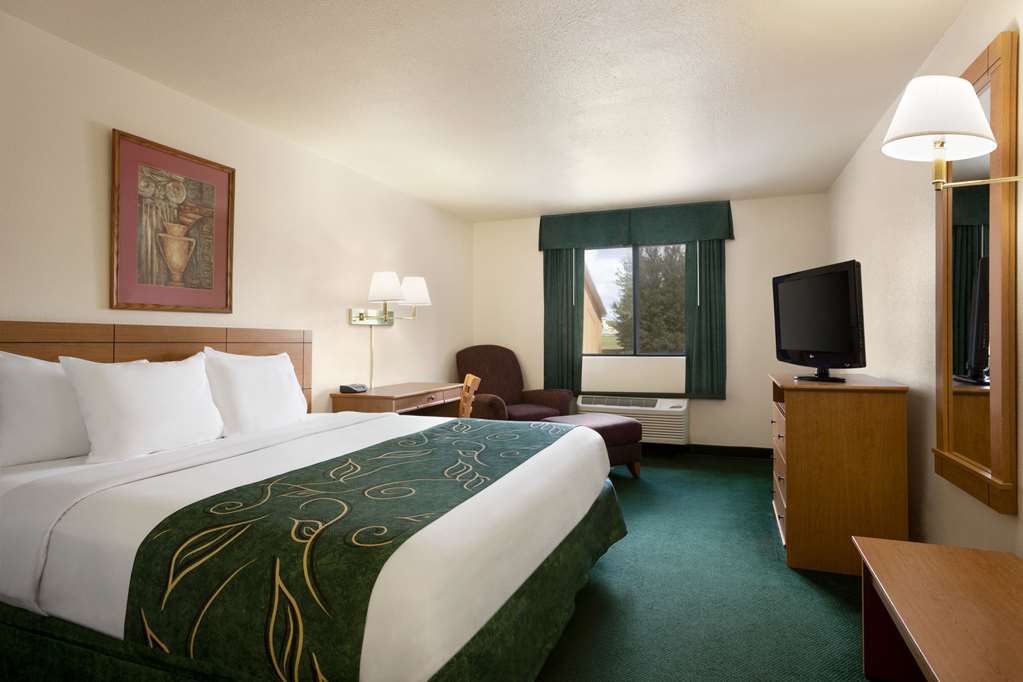 Baymont by Wyndham Hearne - photo 17