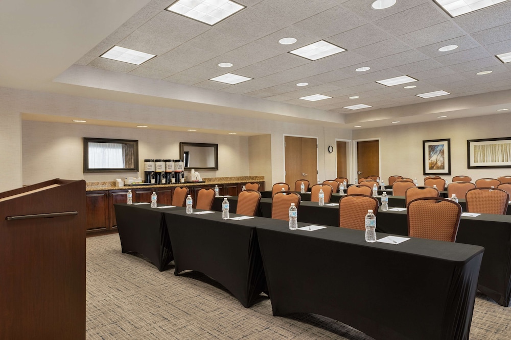 Hampton Inn & Suites Rogers - photo 35