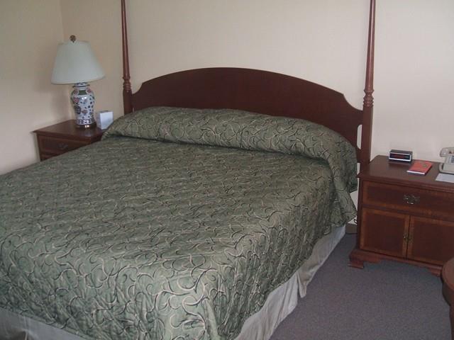 Red Carpet Inn On the Lake - photo 13