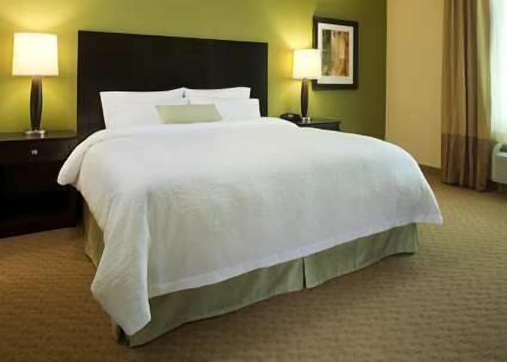 Hampton Inn & Suites Philadelphia Bensalem - photo 6