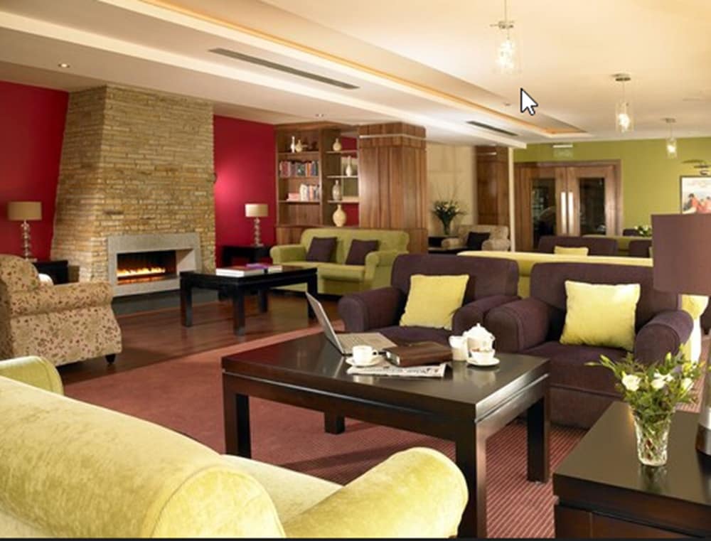Horse & Jockey Hotel