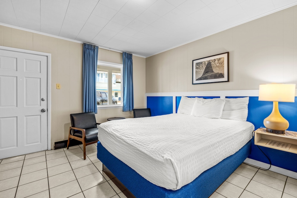 Dolphin Oceanfront Motel - photo 23