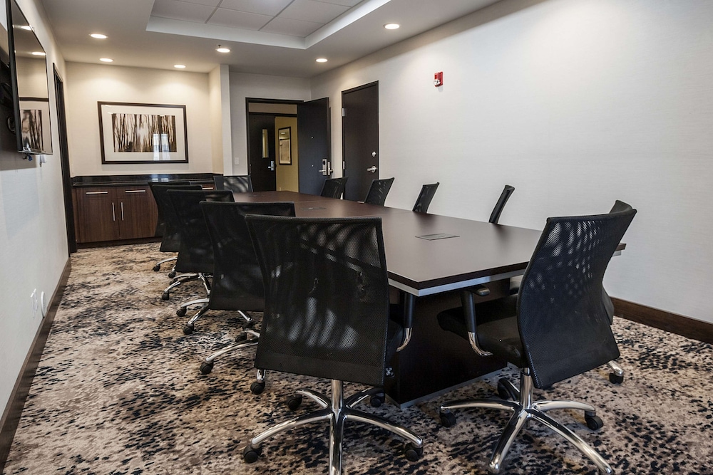 Hampton Inn Great Falls - photo 32