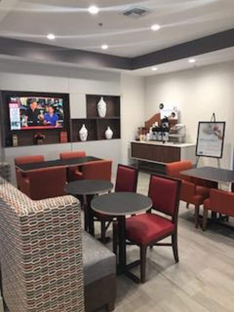 Holiday Inn Express Hotel & Suites Ennis by IHG - photo 16