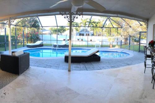 Single house with a heated pool in North Naples — 4-Star Luxury Hotel in Naples, United States