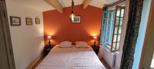 Cabanon St Joseph 2 Personnes in Boulbon, France