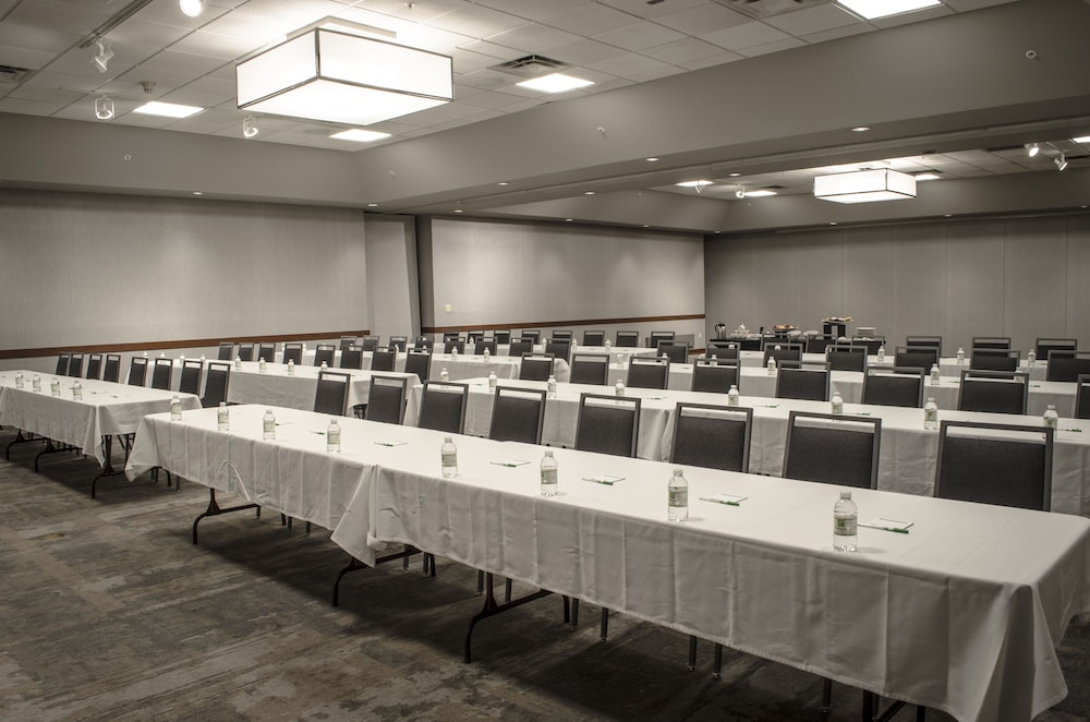 Holiday Inn Fargo by IHG - photo 79