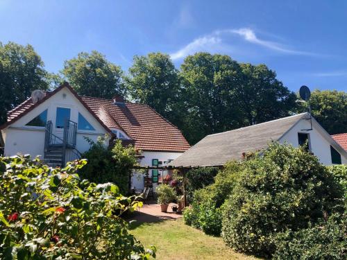 Ferienhäuschen Hinz — carbon neutral stay, Wustrow