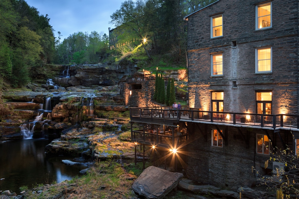 Ledges Hotel - featured photo