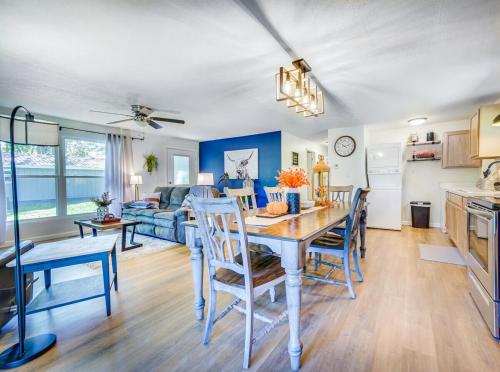 Hickory House Cabin — 4-Star Luxury Hotel in Ashley, United States