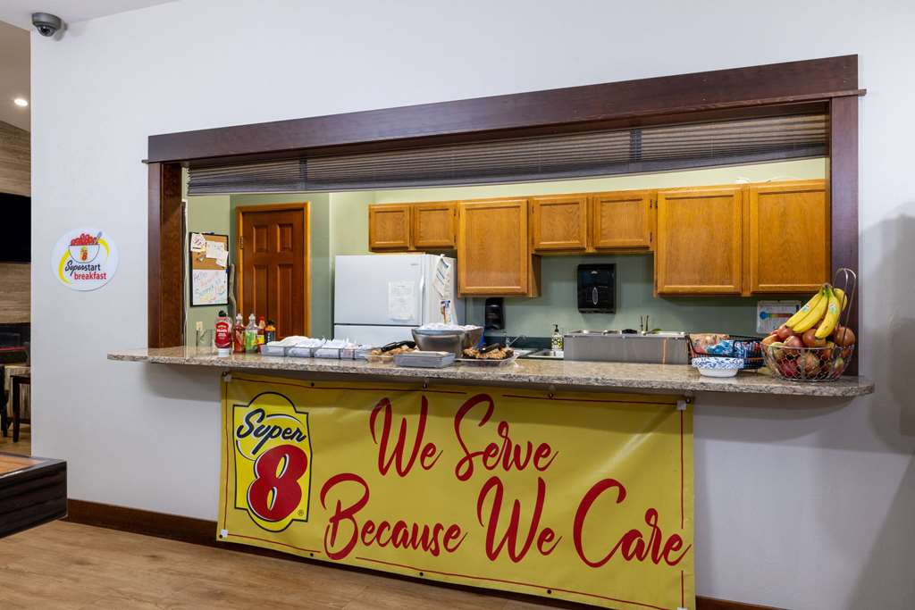 Super 8 by Wyndham Belgrade Bozeman Airport - photo 44