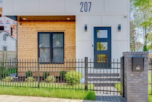Luxury Downtown Nash Roofdeck 11 Beds — 4-Star Luxury Hotel in Nashville, United States