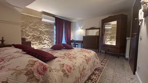 Agira Royal Central Rooms — 4-Star Luxury Hotel in Agira, Italy