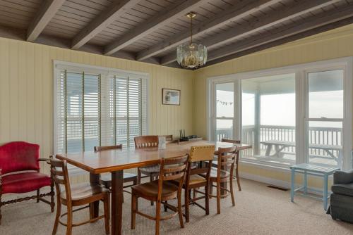 Admiral's Quarters by Oak Island Accommodations - photo 31