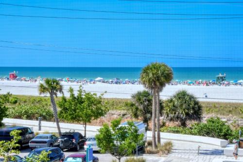 Crescent Royale Condominiums 306 — 4-Star Luxury Hotel in Siesta Key, United States