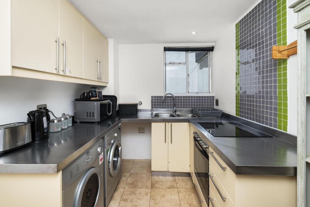 259 on Beach: 1 BR Apartment for 4 in Sea Point