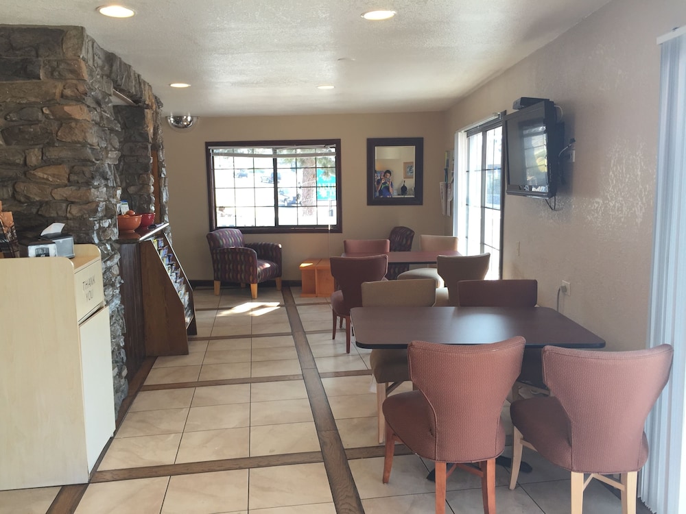 Oakhurst Lodge - photo 13