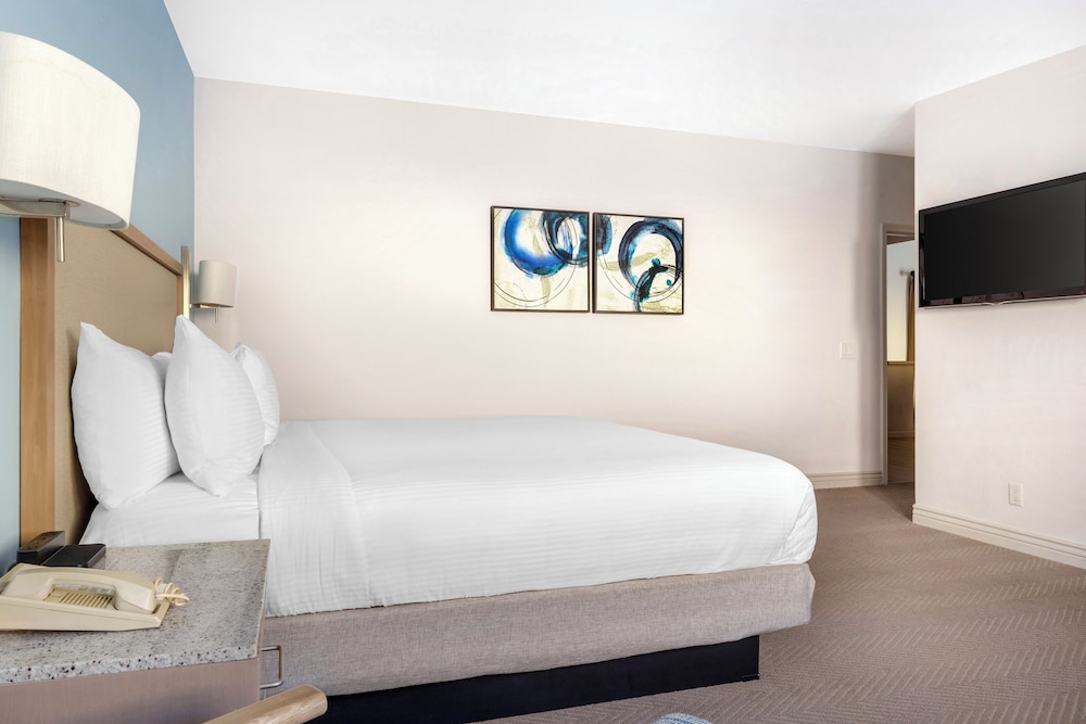 Hilton Vacation Club Riviera Beach & Shores CA - photo 12