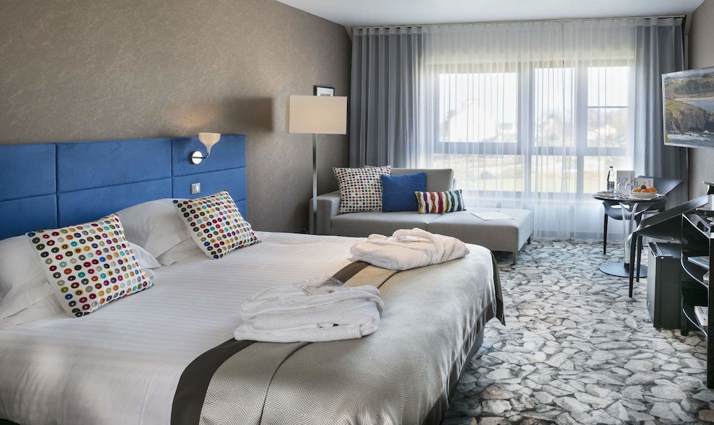 Auberge des Glazicks — 4-Star Luxury Hotel in Plomodiern, France