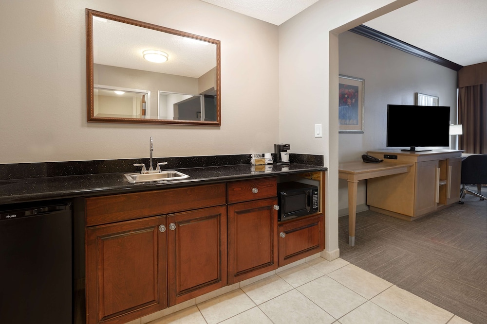 Hampton Inn Victoria - photo 25