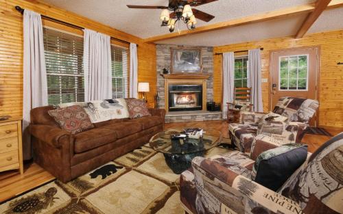 Cozy Bear Camp — 4-Star Luxury Hotel in Sevierville, United States