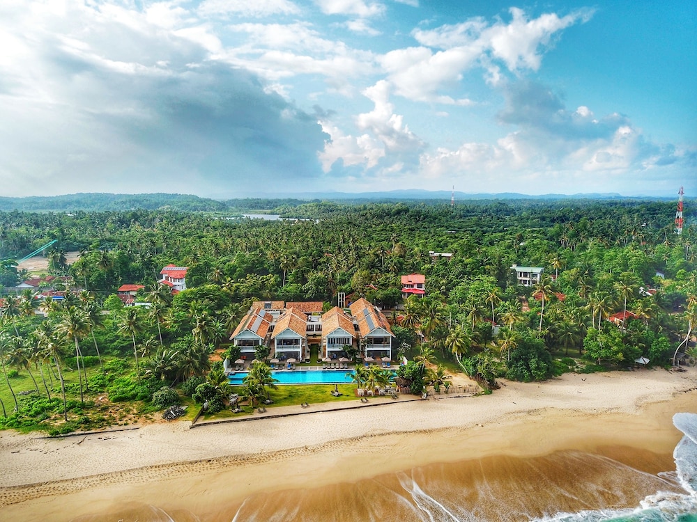 Sri Sharavi Beach Villas & Spa — 4-Star Luxury Hotel in Mirissa City, Sri Lanka