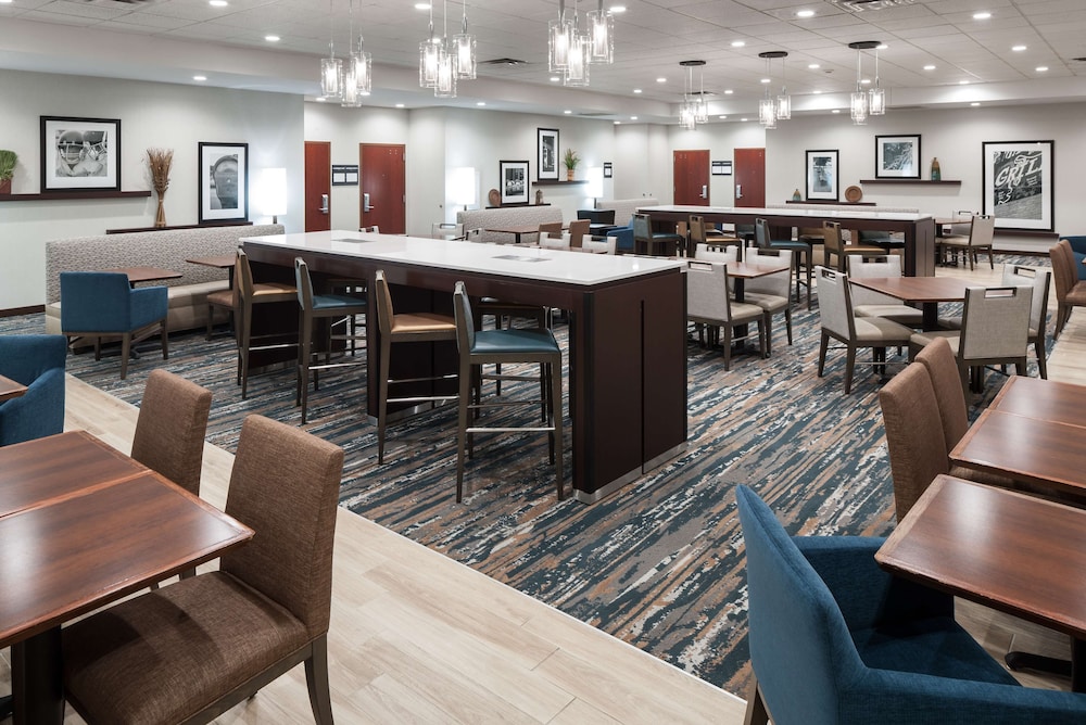 Hampton Inn St. Louis Downtown at the Gateway Arch - photo 47