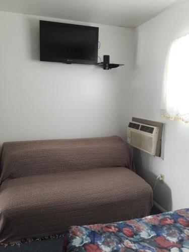 Suitcase Motel & Travel - photo 16