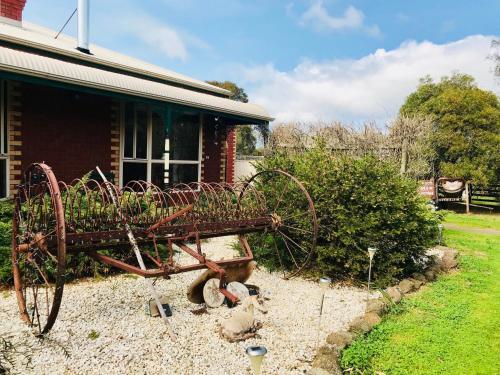 Fairy Wren Cottage Country to Coast Retreat — 5-Star Luxury Hotel in Wallington, Australia