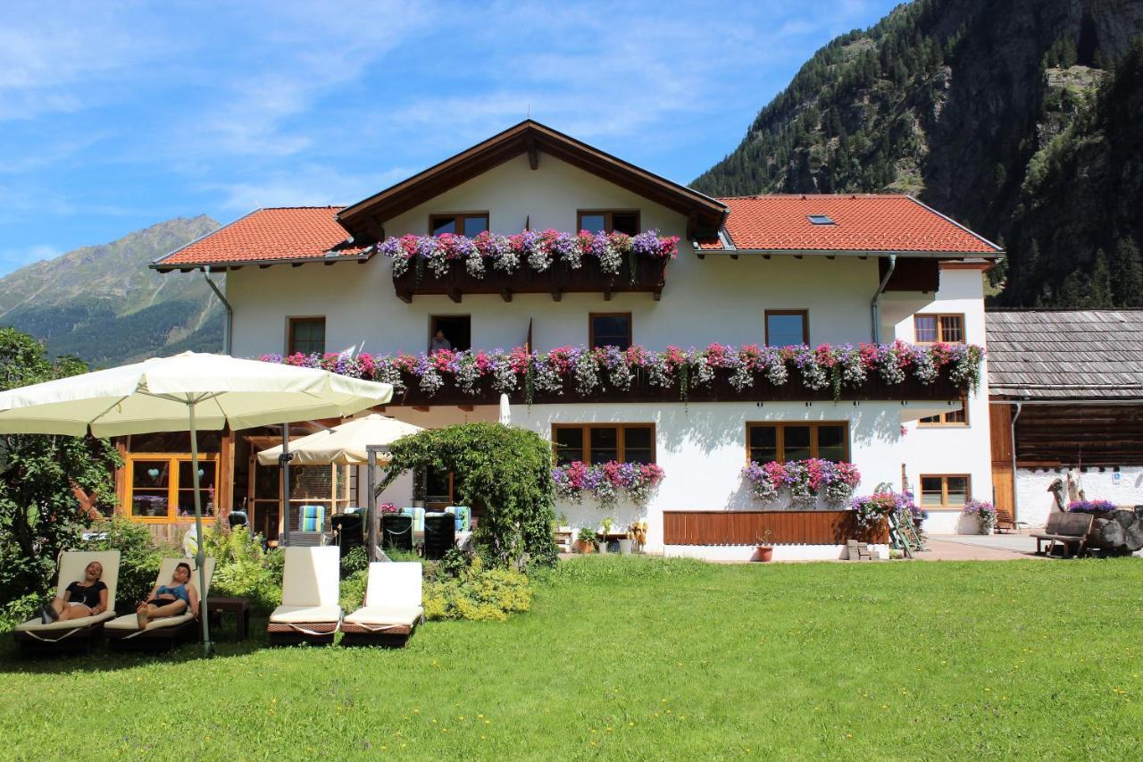 Haus Renate — 4-Star Luxury Hotel in Soelden, Austria