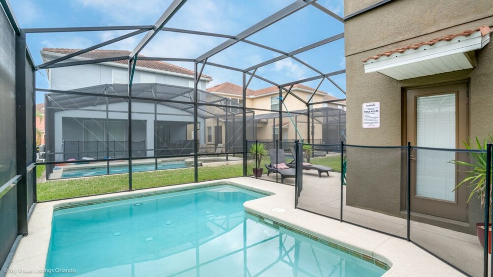 Paradise Palms 4 Bed Townhome W splashpool 3072p 5 Bedroom Townhouse by Redawning Kissimmee — 4-Star Luxury Hotel in Kissimmee, United States