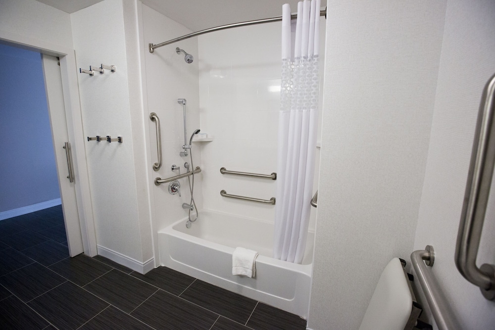 Hampton Inn Blue Ash Cincinnati - photo 30