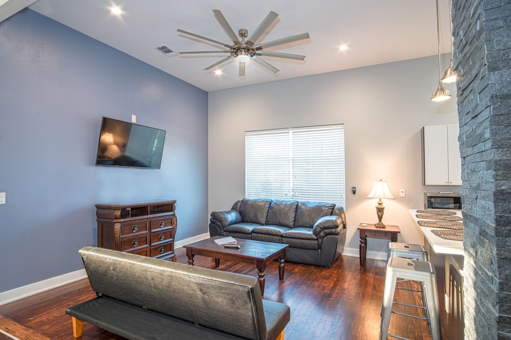 Prosperity Place Remodeled 3br 2ba Near Downtown - photo 16