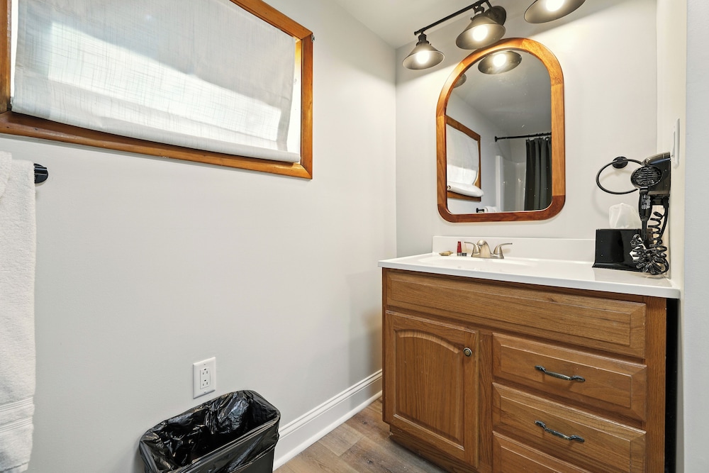 Hillside Motel LLC - photo 106