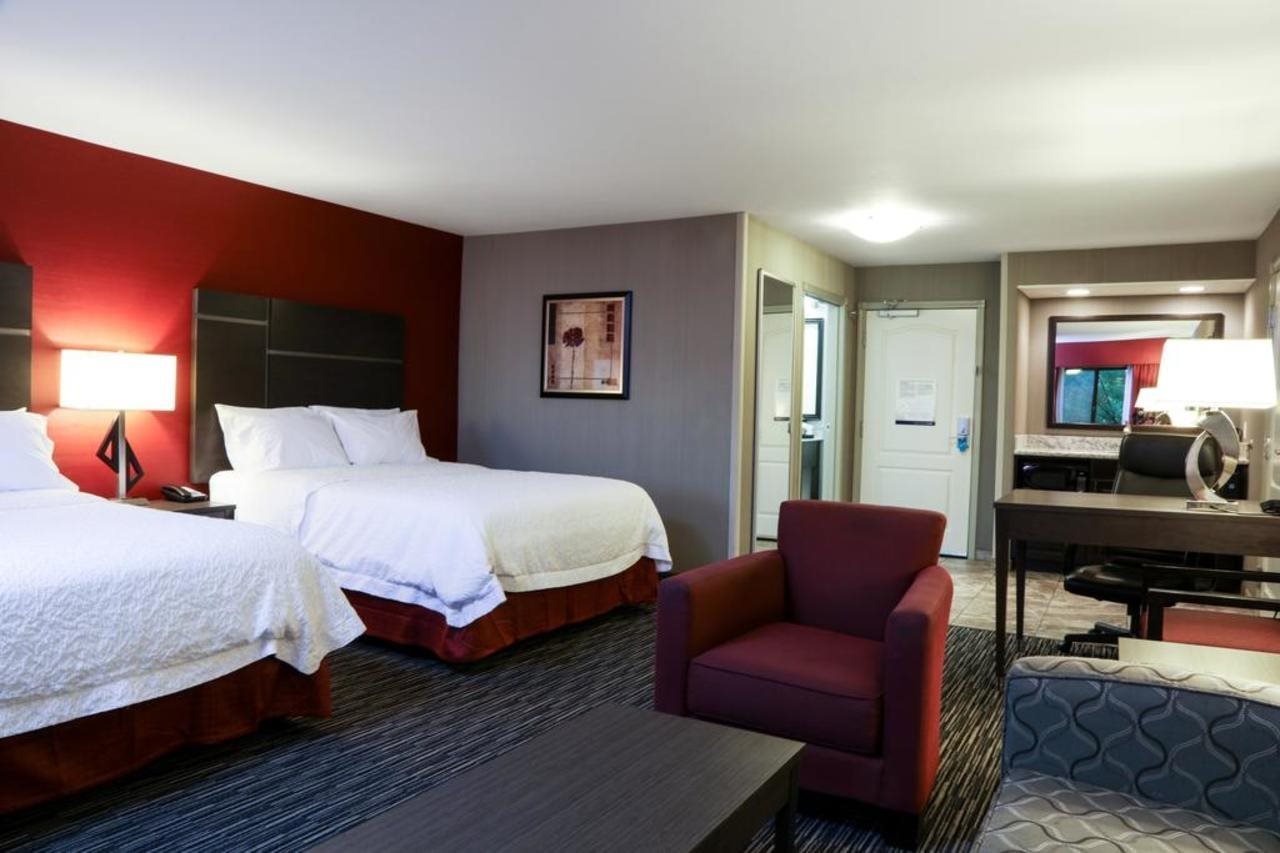 Hampton Inn & Suites Temecula - photo 9