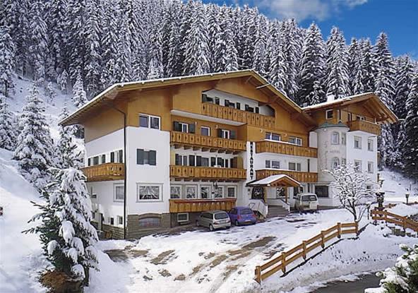 Hotel La Pineta - last minute hotel in Selva