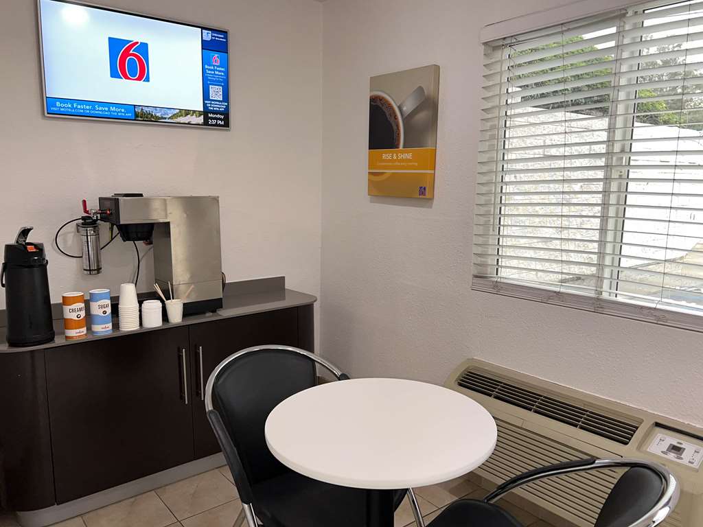 Motel 6 Orange CA Anaheim - photo 19
