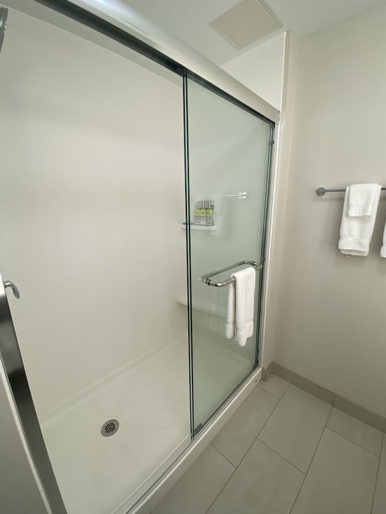 Holiday Inn Express & Suites Junction by IHG - photo 31