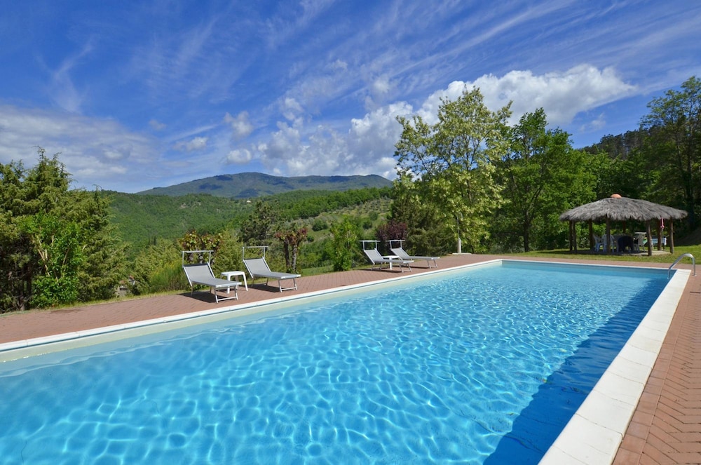 Villa Piombona — 4-Star Luxury Hotel in Anghiari, Italy