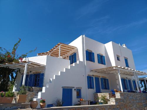 Vicky's Studios - carbon neutral hotel in Unknown City