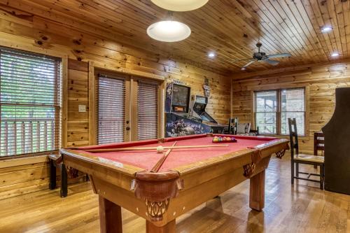 Lazy Bear Lodge Hot Tub Resort Pool WIFI 1089 FREE tickets each paid day Dollywood and More - photo 28