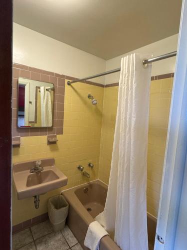 Holiday Motel Westfield - photo 15