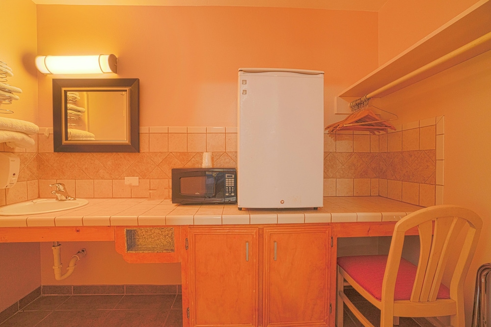 Vali Ho Motel By OYO Weslaco Mercedes - photo 61