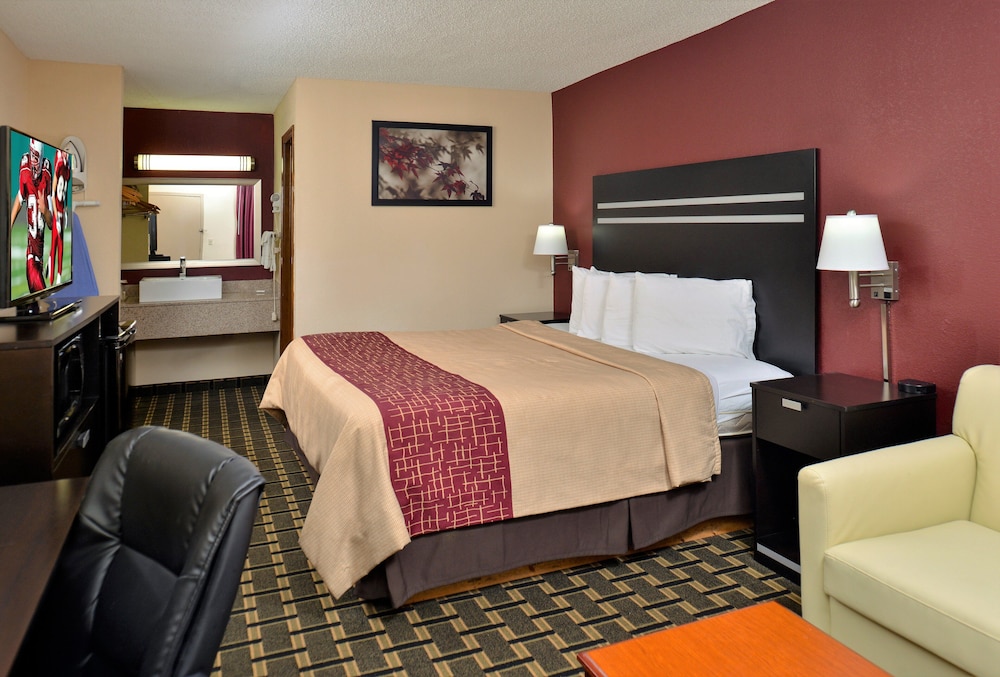 Red Roof Inn Cartersville Emerson LakePoint North - photo 7