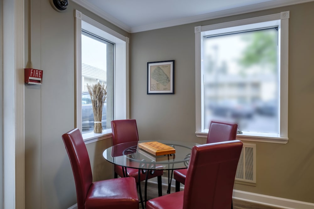 Red Roof Inn & Suites Herkimer - photo 5