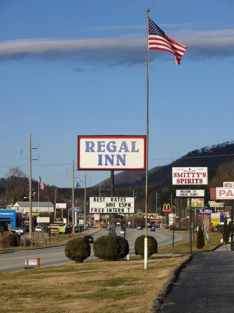 Regal Inn Clayton - photo 17