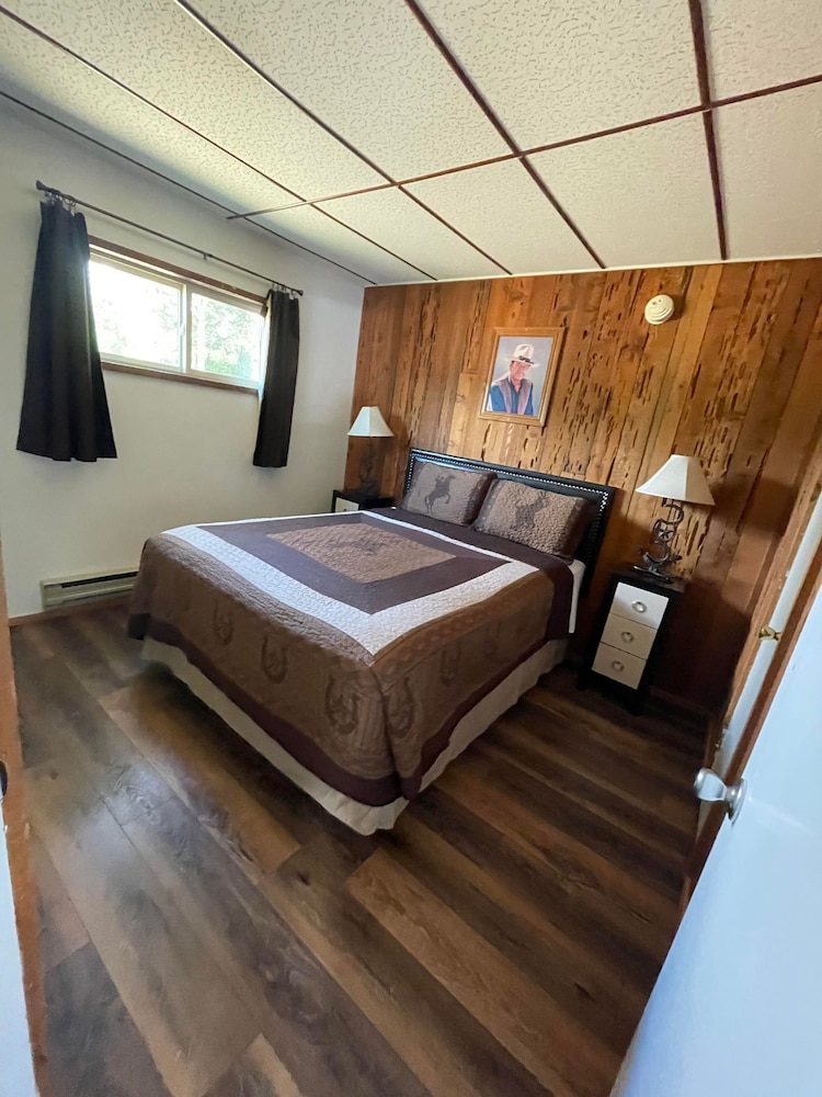 Riverfront Lodging - photo 10