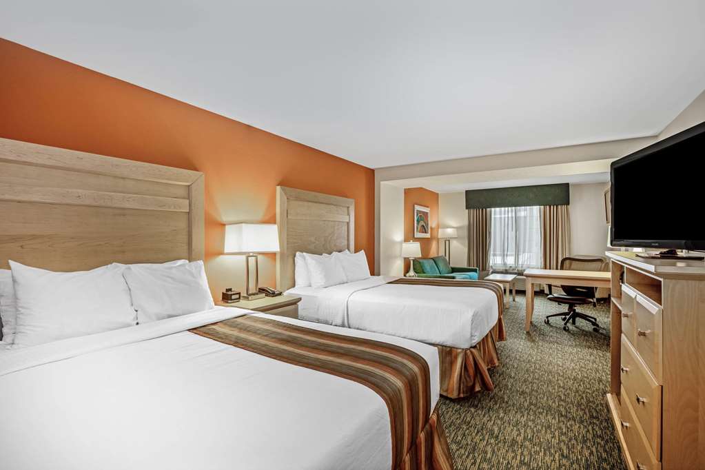 La Quinta Inn & Suites by Wyndham Grand Forks - photo 34