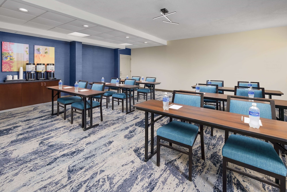 Hampton Inn Ft. Lauderdale Cypress Creek - photo 29